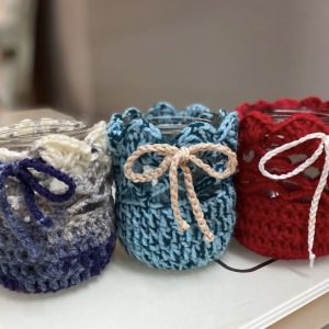 سلال بألوان مختلفة